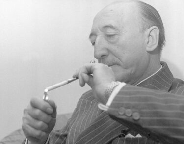 Wenceslao Fernández Flórez y sus incisivas crónicas en las «Acotaciones de un oyente»