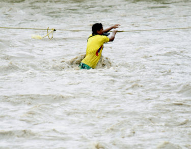 El orgullo de Sánchez (y Podemos) evitan el castigo de España a Venezuela