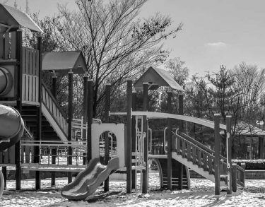 Tan pocos niños como en la posguerra y el problema no es el dinero