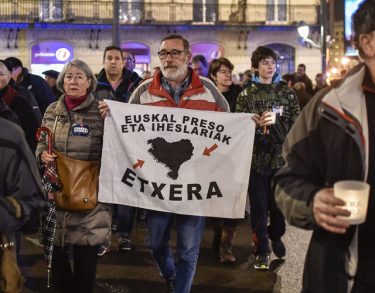 Sánchez cede las prisiones vascas a cambio de seguir en La Moncloa