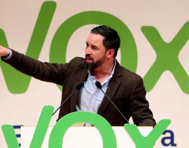 VOX no es un partido de extrema derecha, pero cuidado con las malas compañías