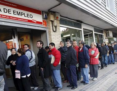 El paro se dispara y el capital huye por los sobresaltos de Sánchez