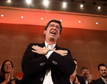 ¿Fichar políticos independientes? Los criterios profesionales deben prevalecer