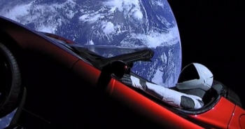 La pugna empresarial por el cosmos