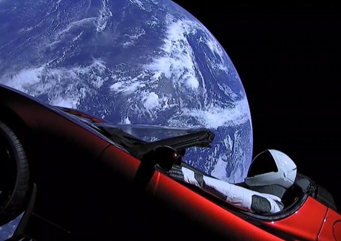 La pugna empresarial por el cosmos