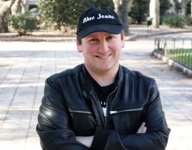 Blue Jeans: «Los jóvenes tienen que combinar la literatura clásica con el libro actual»