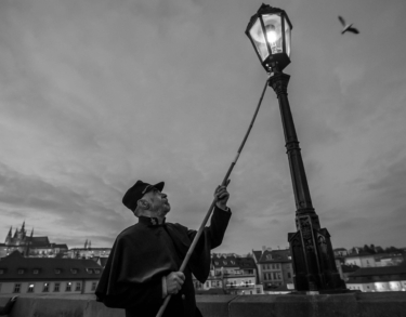 La oscuridad de la luz