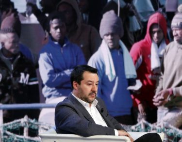 La falsa defensa de las raíces cristianas. Europa oprime la solidaridad