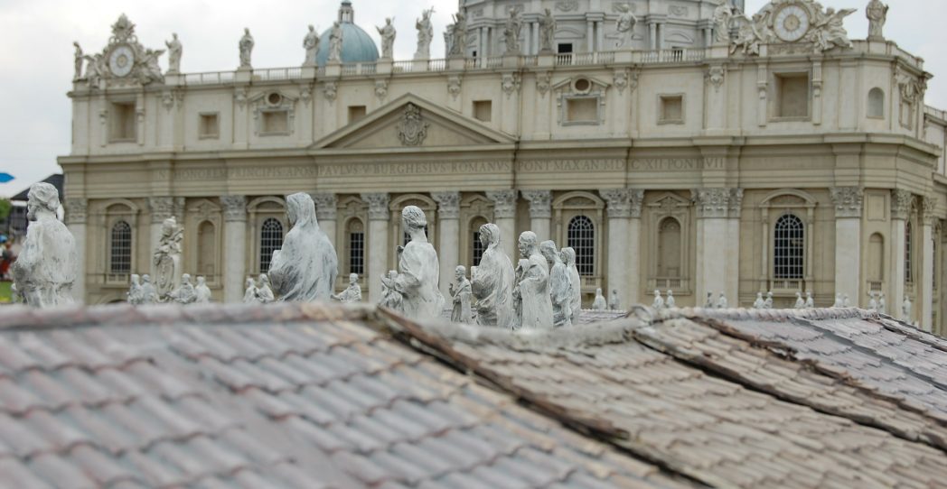 «Varón y mujer los creó»: El Vaticano da un golpe en la mesa contra la ideología de género