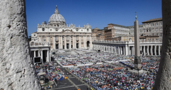 Los no creyentes entran en el Vaticano