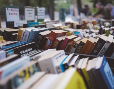 Nace una casa de apuestas, muere una librería. La sociedad arruinada