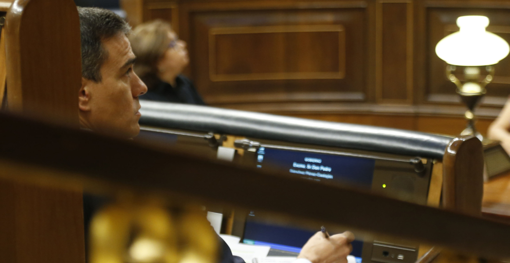 Iglesias frena la investidura de Sánchez, el rey desnudo