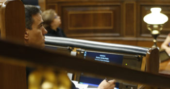 Iglesias frena la investidura de Sánchez, el rey desnudo