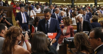 Suspendido hasta septiembre: Sánchez pierde la investidura