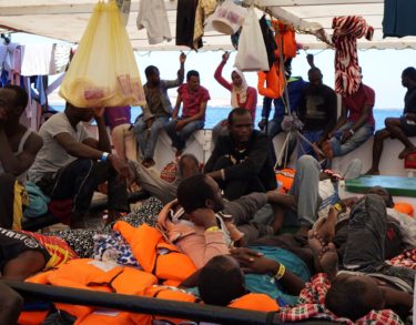 El Open Arms y la jauría política que lo devora todo