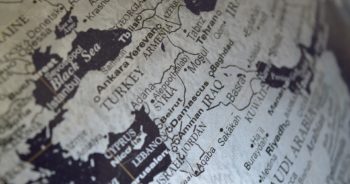 Vayámonos lejos. A la literatura que nace en el lejano Oriente