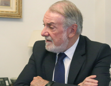 Jaime Mayor Oreja: «El papel de ETA hoy lo hace Esquerra y el de Zapatero, Sánchez»