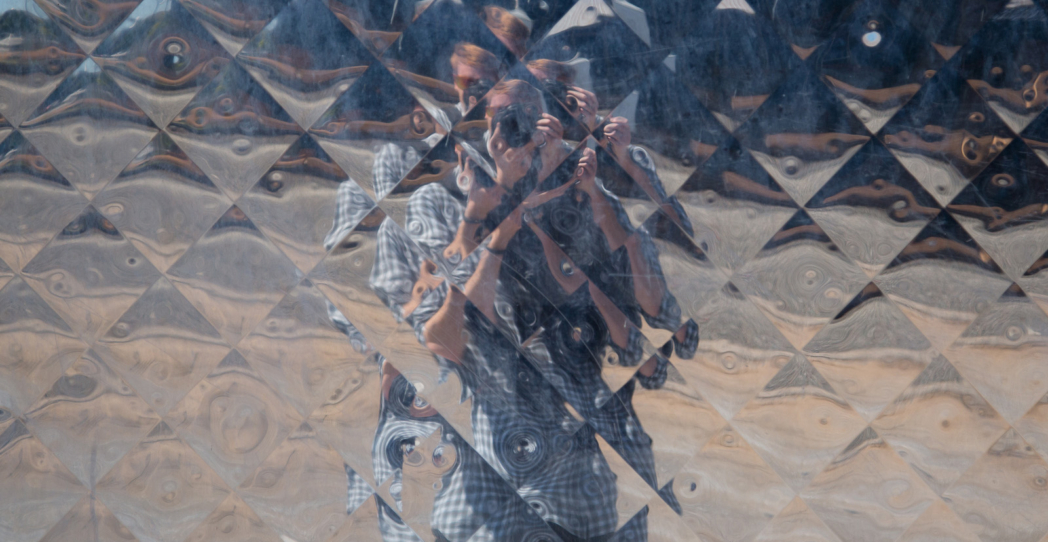 Espejos cóncavos e imágenes deformadas