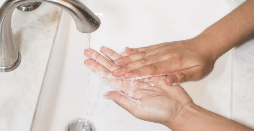 Lecciones de narrativa: «El heroísmo consiste también en lavarse las manos y quedarse en casa»