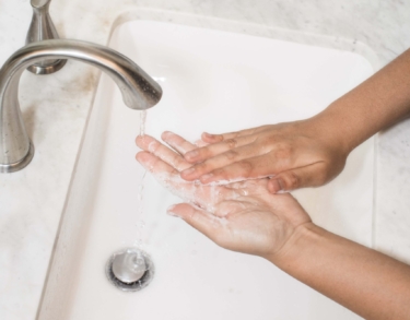 Lecciones de narrativa: «El heroísmo consiste también en lavarse las manos y quedarse en casa»