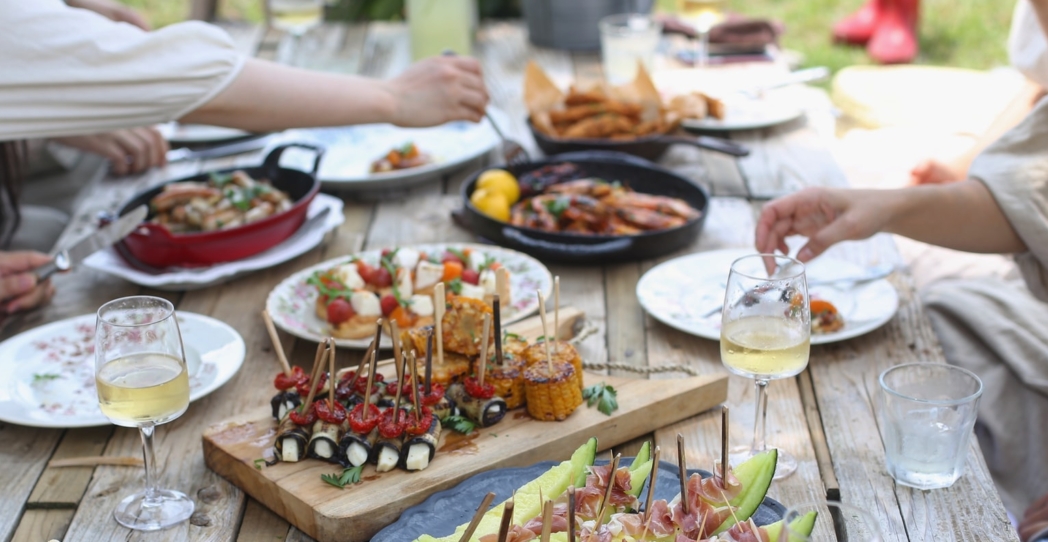 Verano, comidas al aire libre y riesgos alimentarios