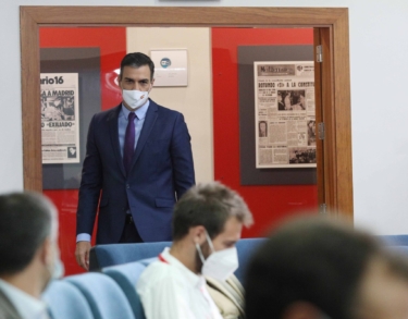 Cuando al mirarse al espejo Sánchez topa con el rostro de Rajoy