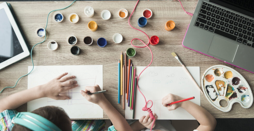 El disparate de educar «online»