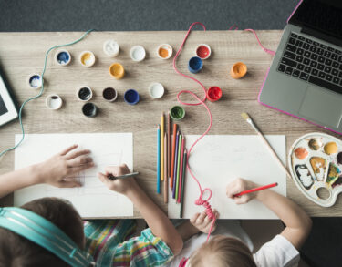 El disparate de educar «online»