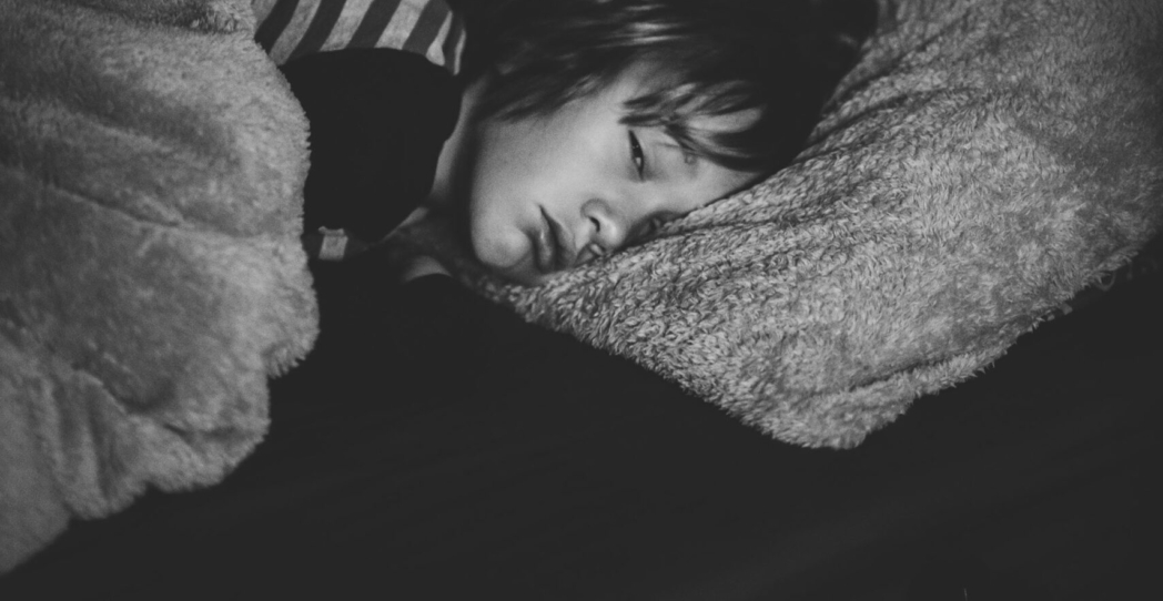 El rumor de los coches, el vaivén de las olas