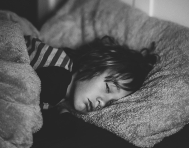 El rumor de los coches, el vaivén de las olas