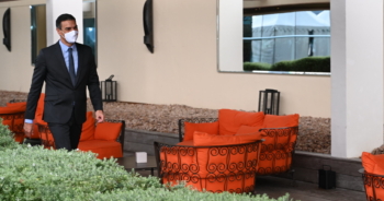 Pedro Sánchez usa la pandemia para debilitar la democracia