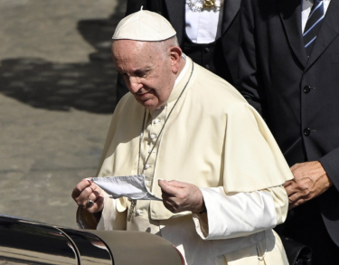 Una encíclica, el ‘caso Becciu’ y los retos del Papa en el nuevo curso