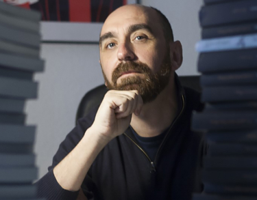 Enrique Redel: «Mi criterio a la hora de publicar se basa en dos pivotes: canon y gusto»