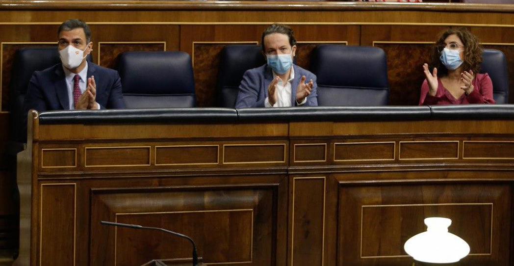 Sánchez e Iglesias asestan un golpe de 1.000 euros anuales a las familias españolas