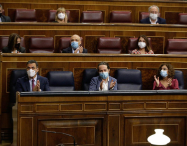 Sánchez e Iglesias asestan un golpe de 1.000 euros anuales a las familias españolas