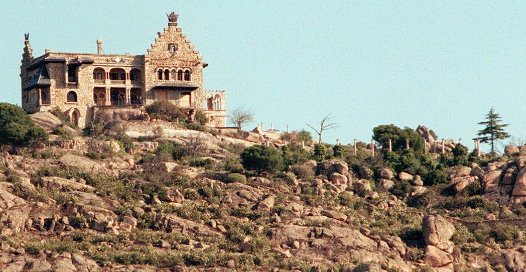 El Palacio Del Canto Del Pico