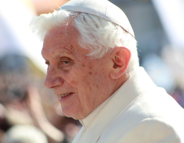 Benedicto XVI, la biografía de una figura luminosa