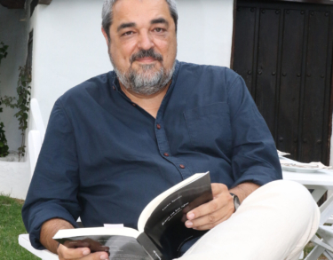 Carlos Aganzo: «En este momento de naufragio cultural hay que poner a salvo todo lo verdadero y mostrarlo»