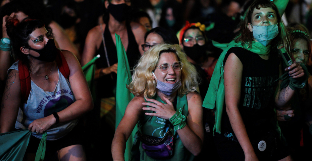 Las bacantes de pañuelo verde y la sacralización del aborto en Argentina