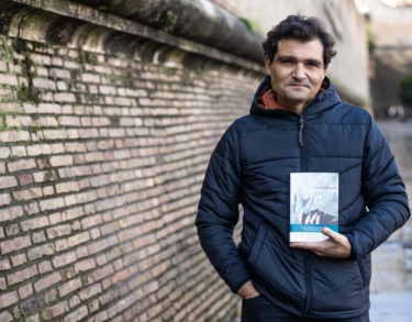 Daniele Mencarelli: «Vivo para buscar respuestas a mi hambre de significado»