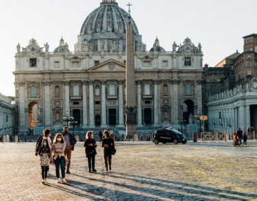 El Vaticano tira de reservas para afrontar la crisis y se dispone a vender patrimonio