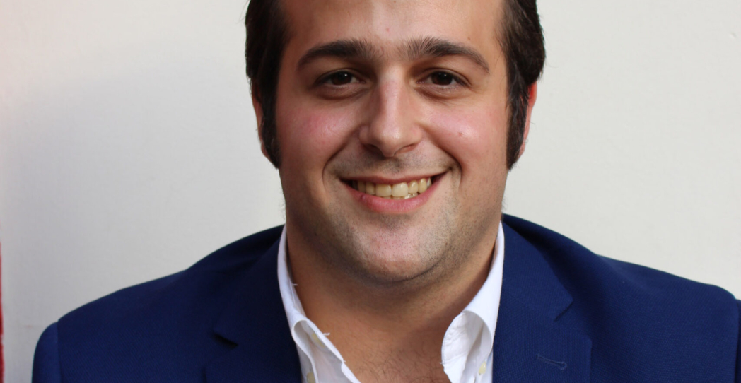 Francisco Larrad: «Aprendemos mientras publicamos grandes obras para los lectores»